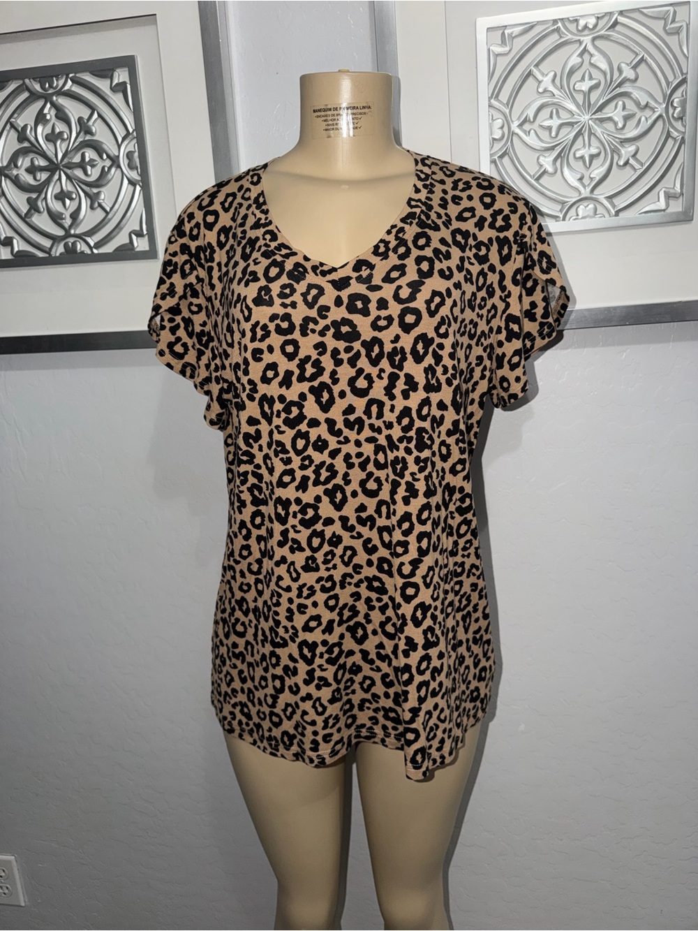 V-Neck Short Sleeve Leopard Print Top in Tan and Black